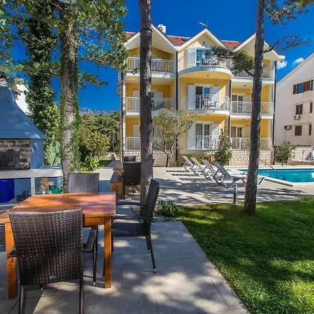 Apartmán Wunderschoenes In Mit Gemeinschaftlichem Pool- Grill Und T By Interhome Jadranovo
