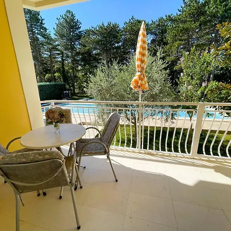 Wunderschoenes In Mit Gemeinschaftlichem Pool- Grill Und T By Interhome *
